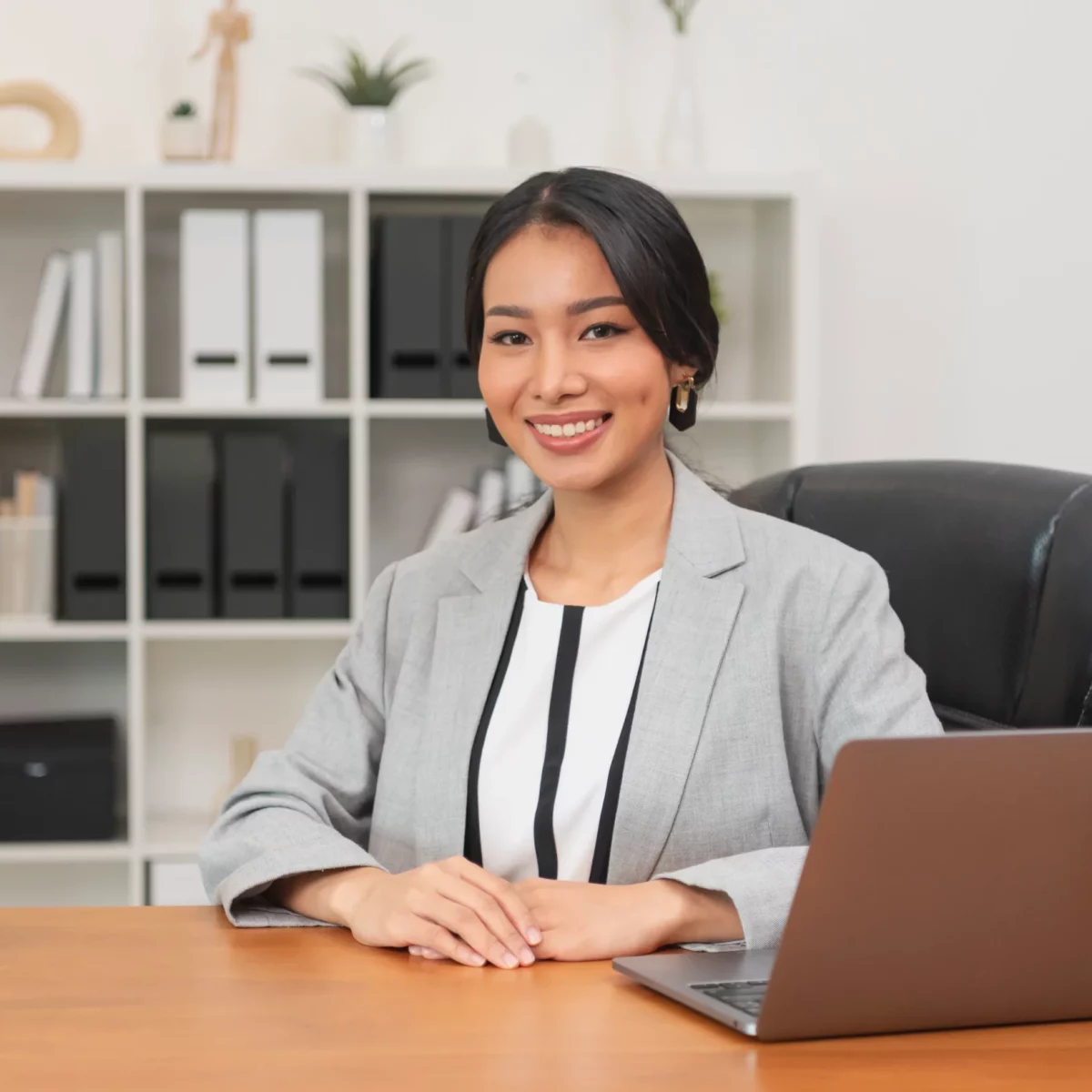 asian-businesswoman-sitting-office-portrait-executive-woman_11zon